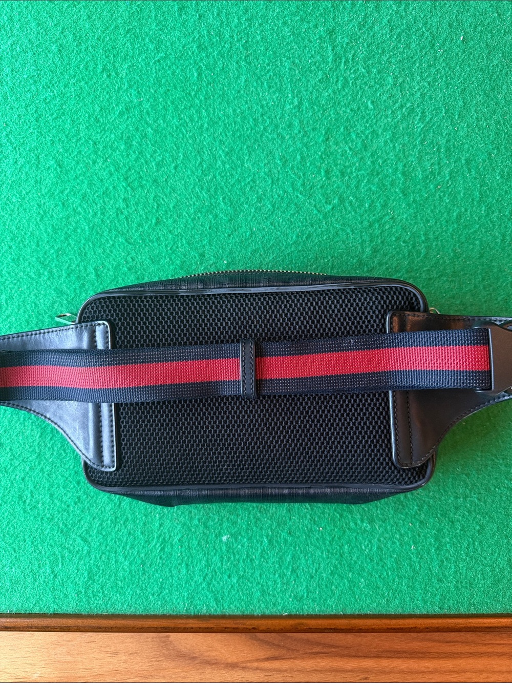 Gucci Unisex Black Leather Belt Bag with Red and Cream Graphic Accents - Picture 9 of 11